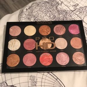Makeup Revolution Get Baked Highlighter Palette